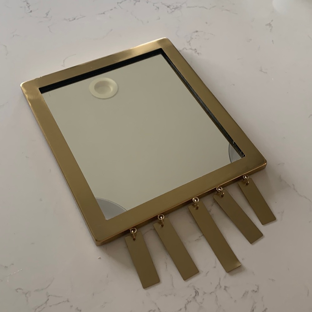 Gold mirror